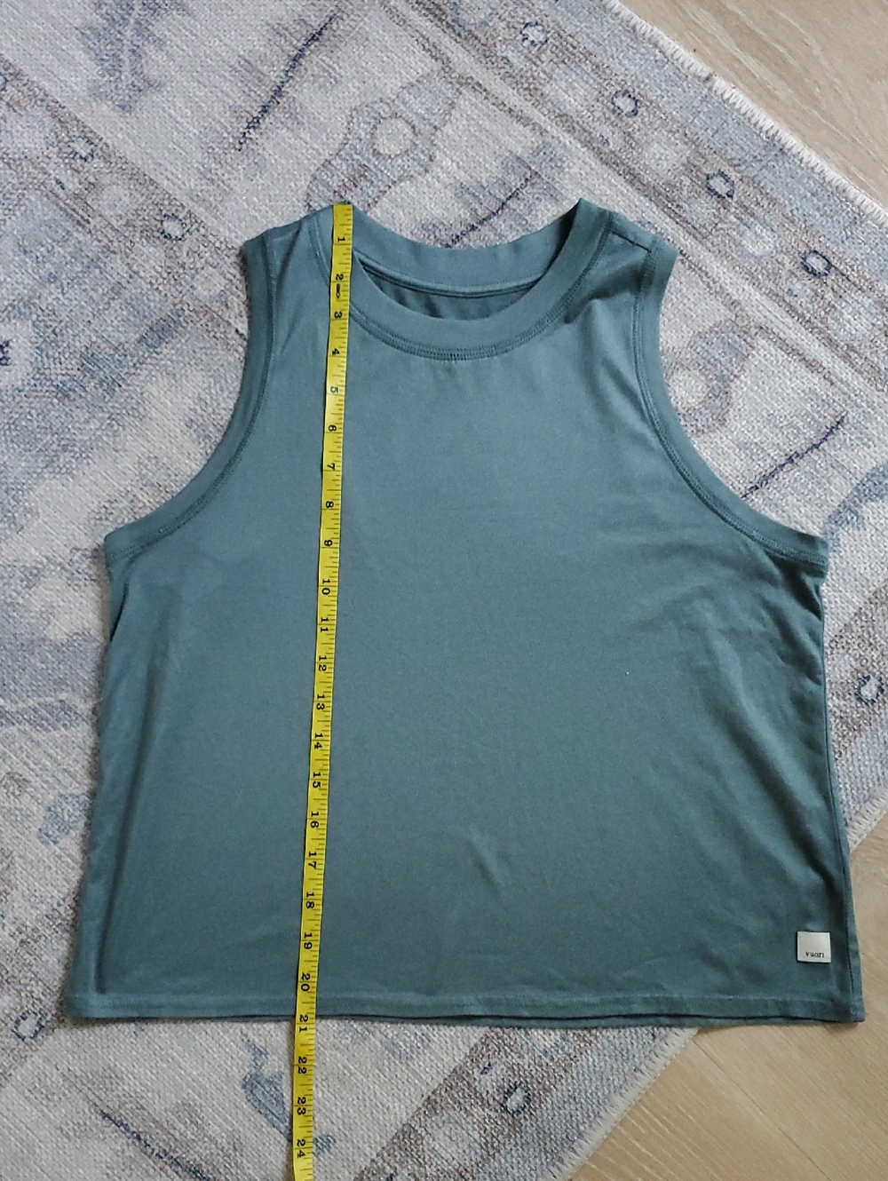 Vuori Energy Tank Top Shirt Green Performance Athleisure SzM - Picture 6 of 7